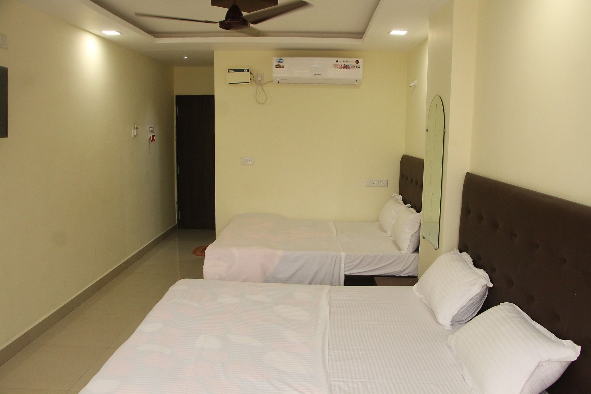 Swaraj The Goan Dream Hotel Calangute Bagian luar foto