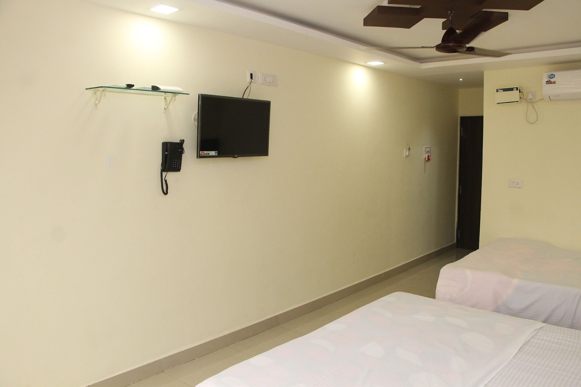 Swaraj The Goan Dream Hotel Calangute Bagian luar foto