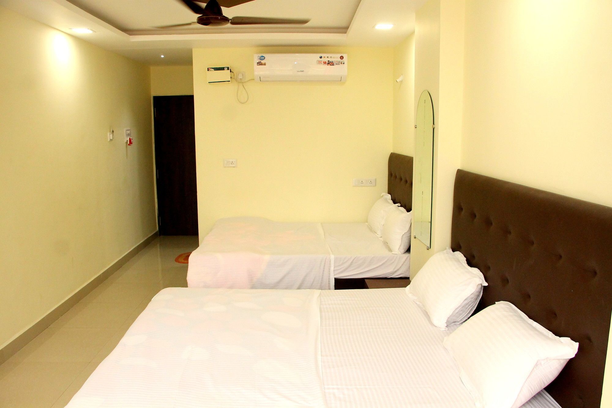 Swaraj The Goan Dream Hotel Calangute Bagian luar foto